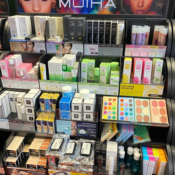 Moira make-up - Picture 2 of 2